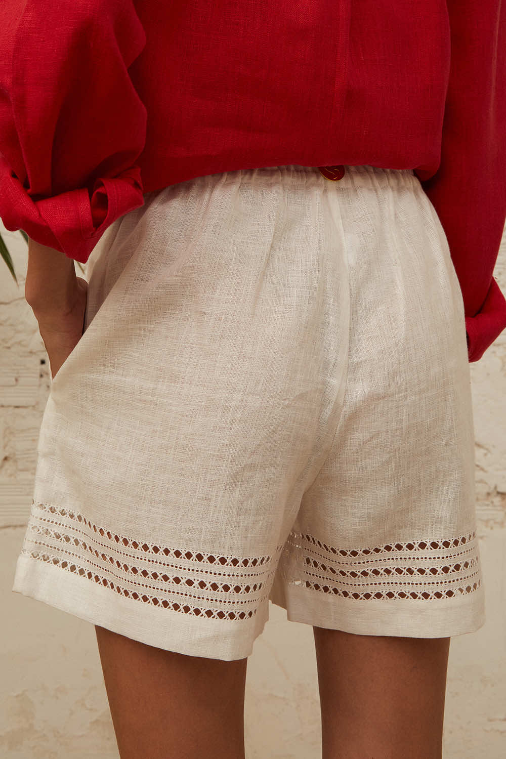 Anfisa Shorts in Elegant White Balushka